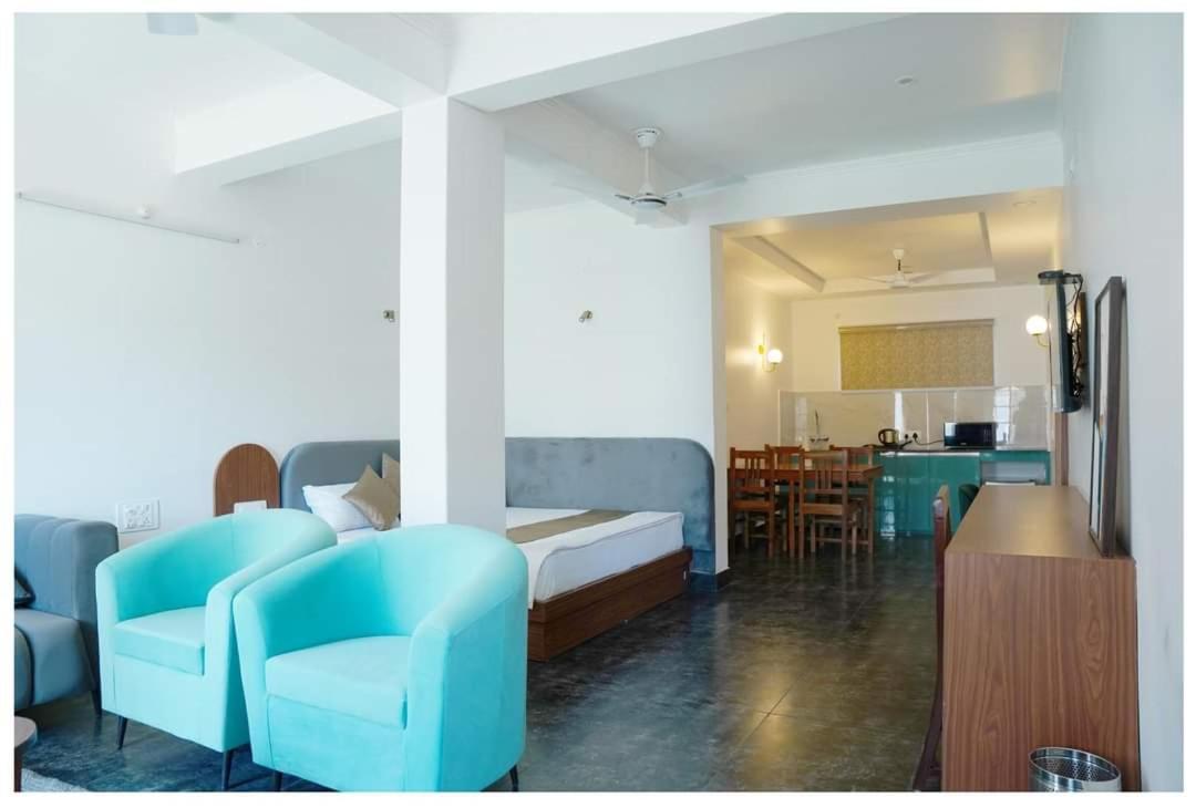 The Periwinkle Homestay Bhīm Tāl 外观 照片