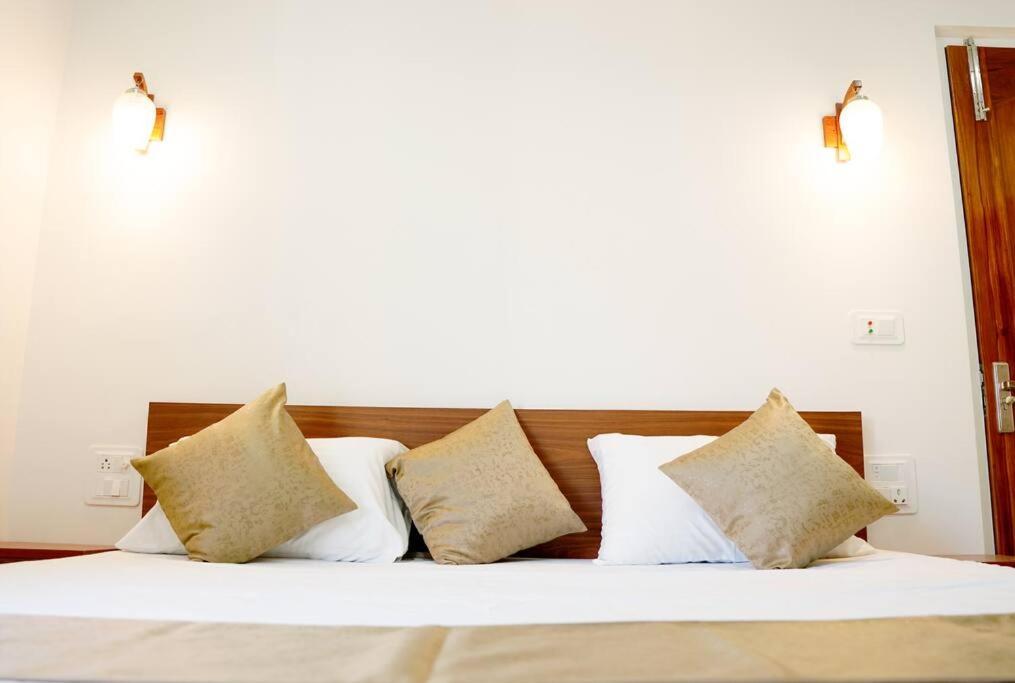 The Periwinkle Homestay Bhīm Tāl 外观 照片
