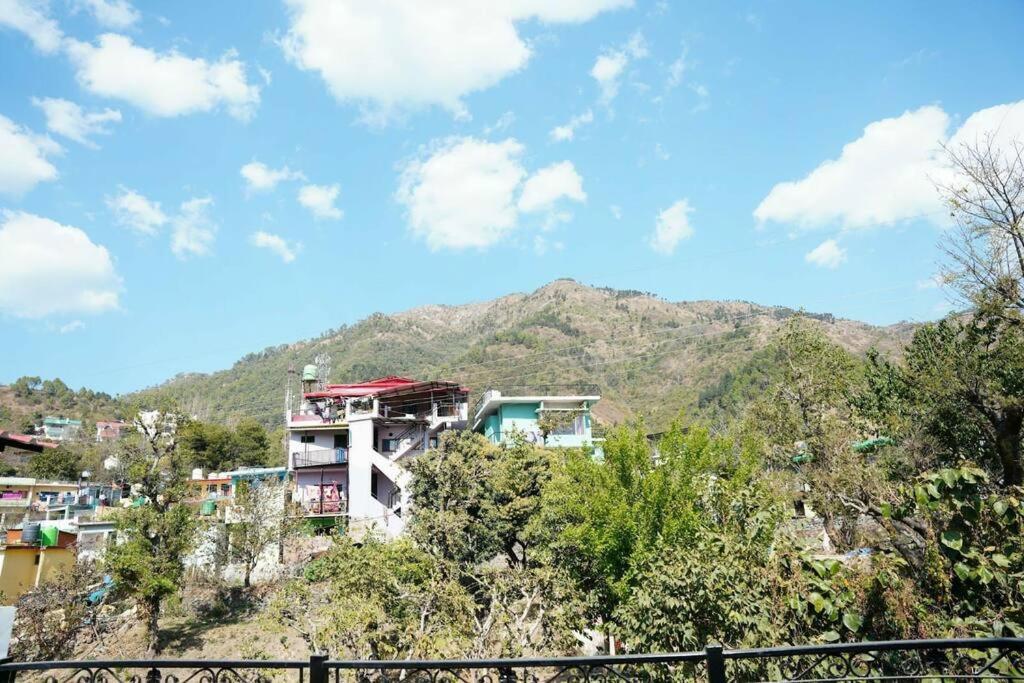 The Periwinkle Homestay Bhīm Tāl 外观 照片