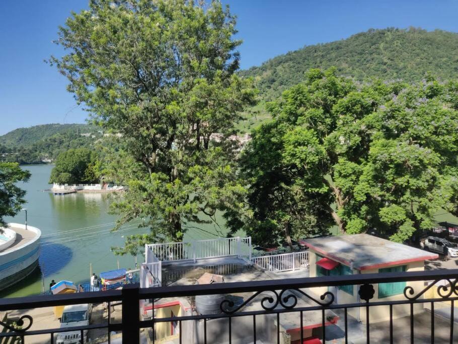 The Periwinkle Homestay Bhīm Tāl 外观 照片